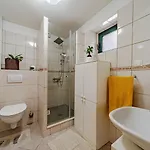 House Ivan With Heated Pool Vikendica