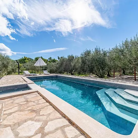 House Ivan With Heated Pool