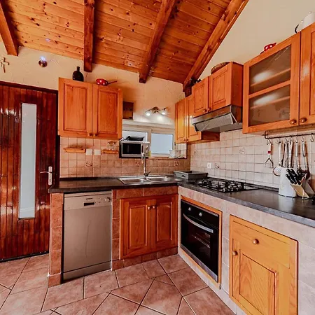 Дом отдыха House Ivan With Heated Pool