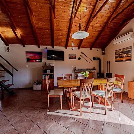 House Ivan With Heated Pool Дом отдыха