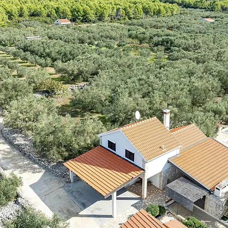 Дом отдыха House Ivan With Heated Pool *