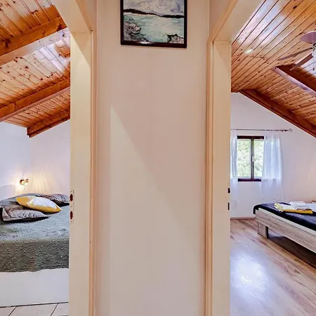 House Ivan With Heated Pool * Potirna