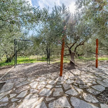 Дом отдыха House Ivan With Heated Pool