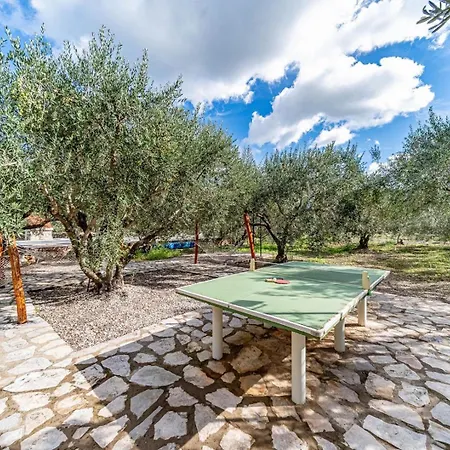 House Ivan With Heated Pool Дом отдыха *