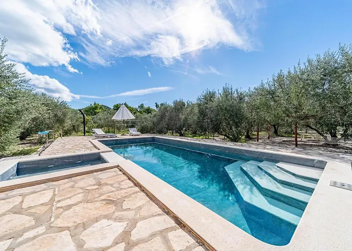 House Ivan With Heated Pool