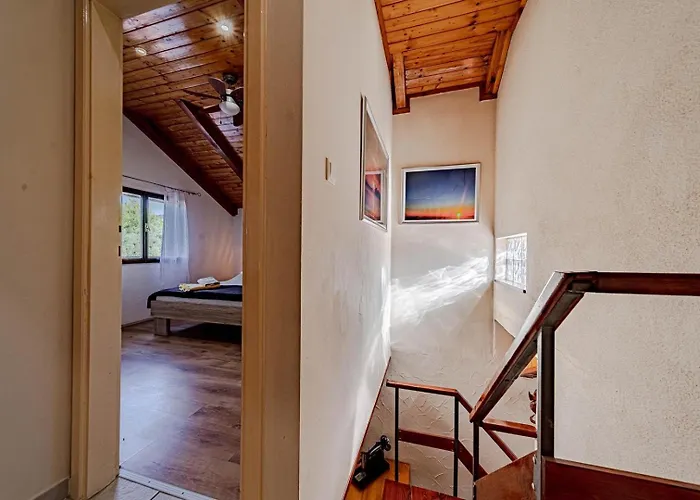 House Ivan With Heated Pool Ferienhaus